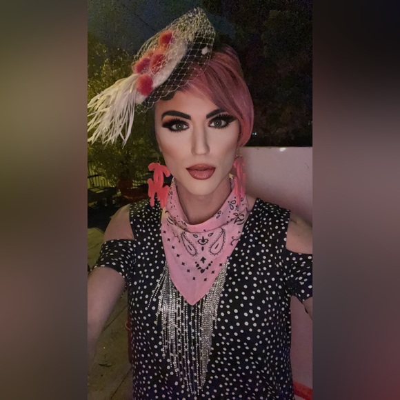 LIVE SHOWS / HOST APPRECIATION - Picture 13 of 14